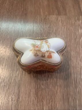 Vintage Holly Hobbie porcelain Trinket Box with Gilt Metal Base